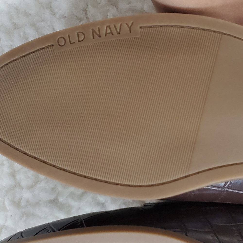 Sale🔥 NWT Old Navy Super Chic Chocolate Croc Loafers size 8 - Picture 7 of 10